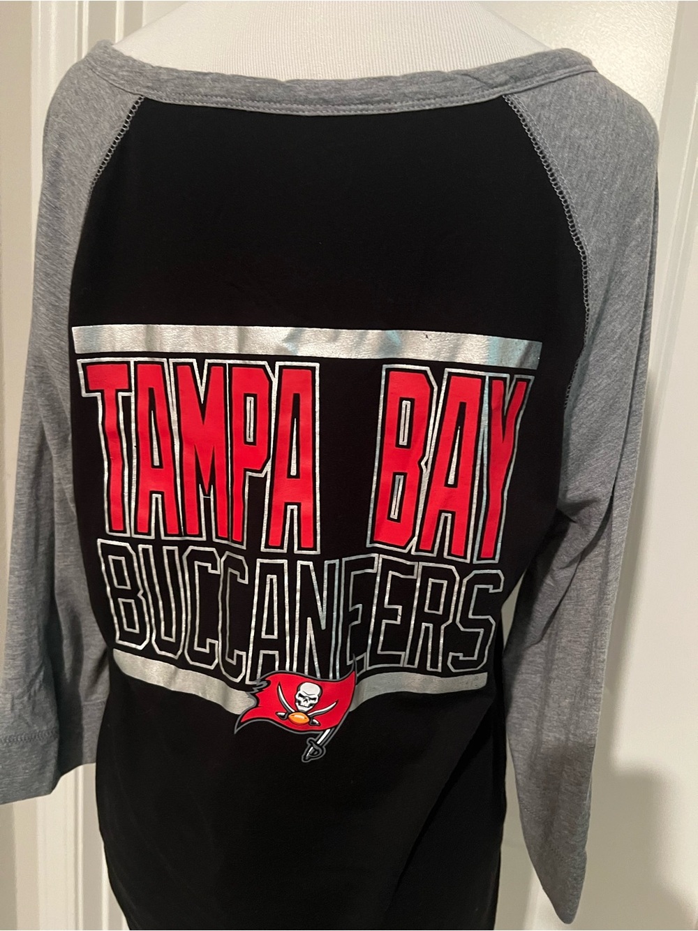Tampa Bay Buccaneers Women's Black & Gray Long Sleeve Raglan Tee
